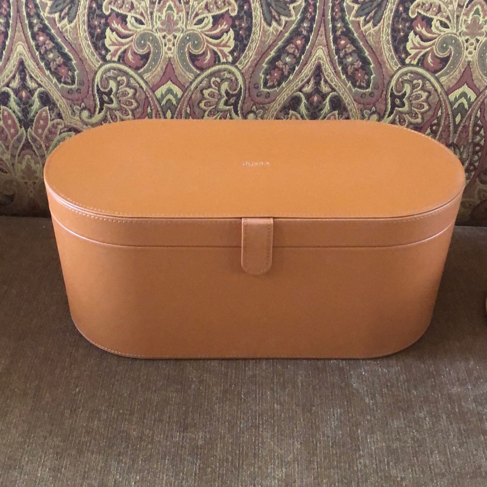 Dyson Airwrap Dryer Case….like new!
